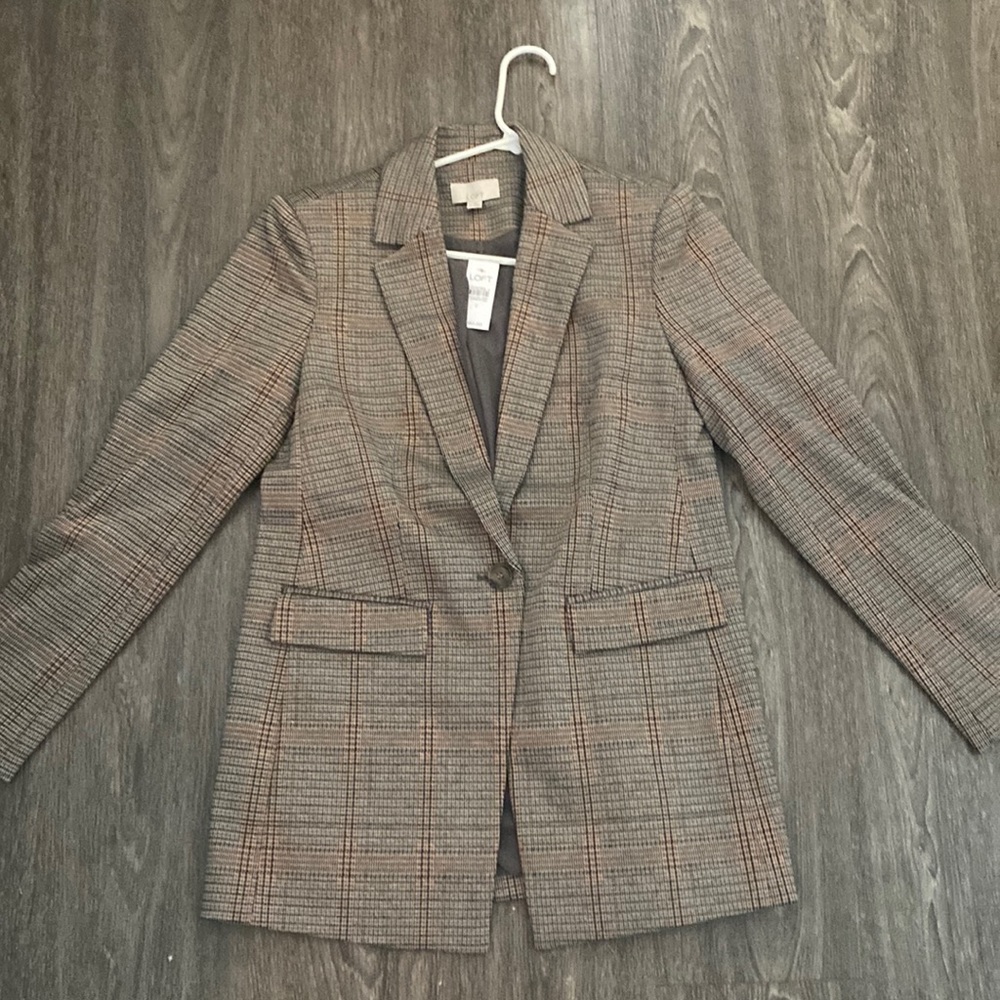 New Loft blazer. Never worn tags still on. Size 2.